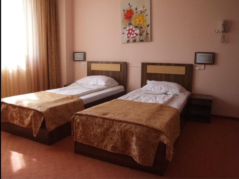 Plaisir Hotel Ploiesti Exterior photo