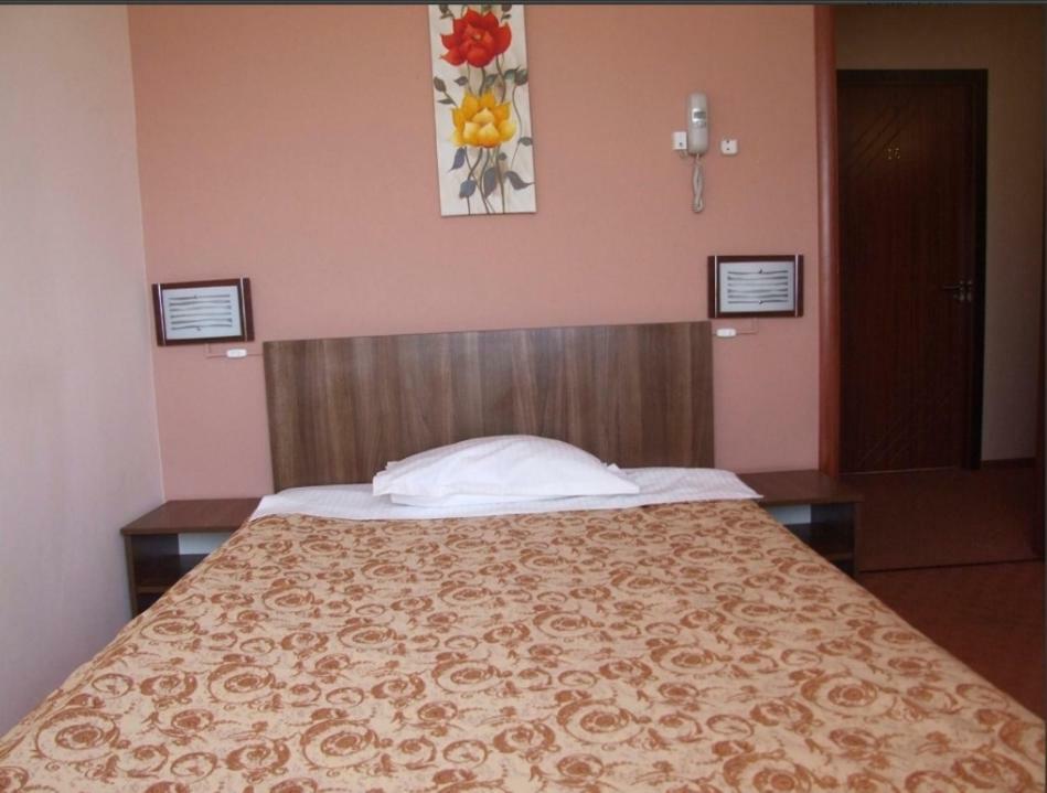 Plaisir Hotel Ploiesti Exterior photo